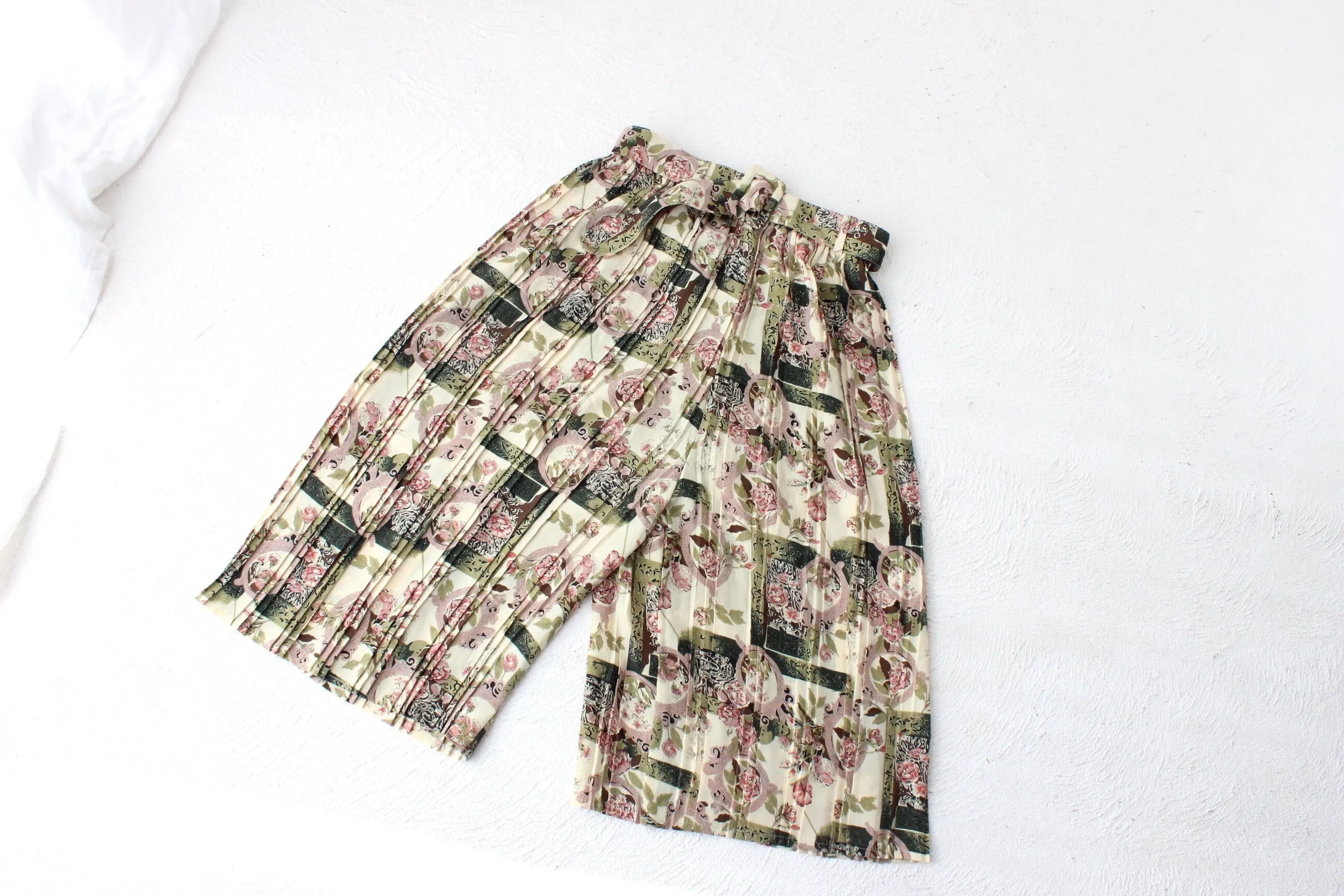 80s Pleated Floral Culotte Shorts w/ Matching Belt