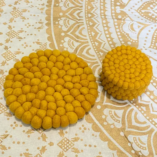 Felted Ball Trivet, Round Colorful Wool Pompom Mini Mats, Solid Color Trivet Coaster Set Housewarming Gift