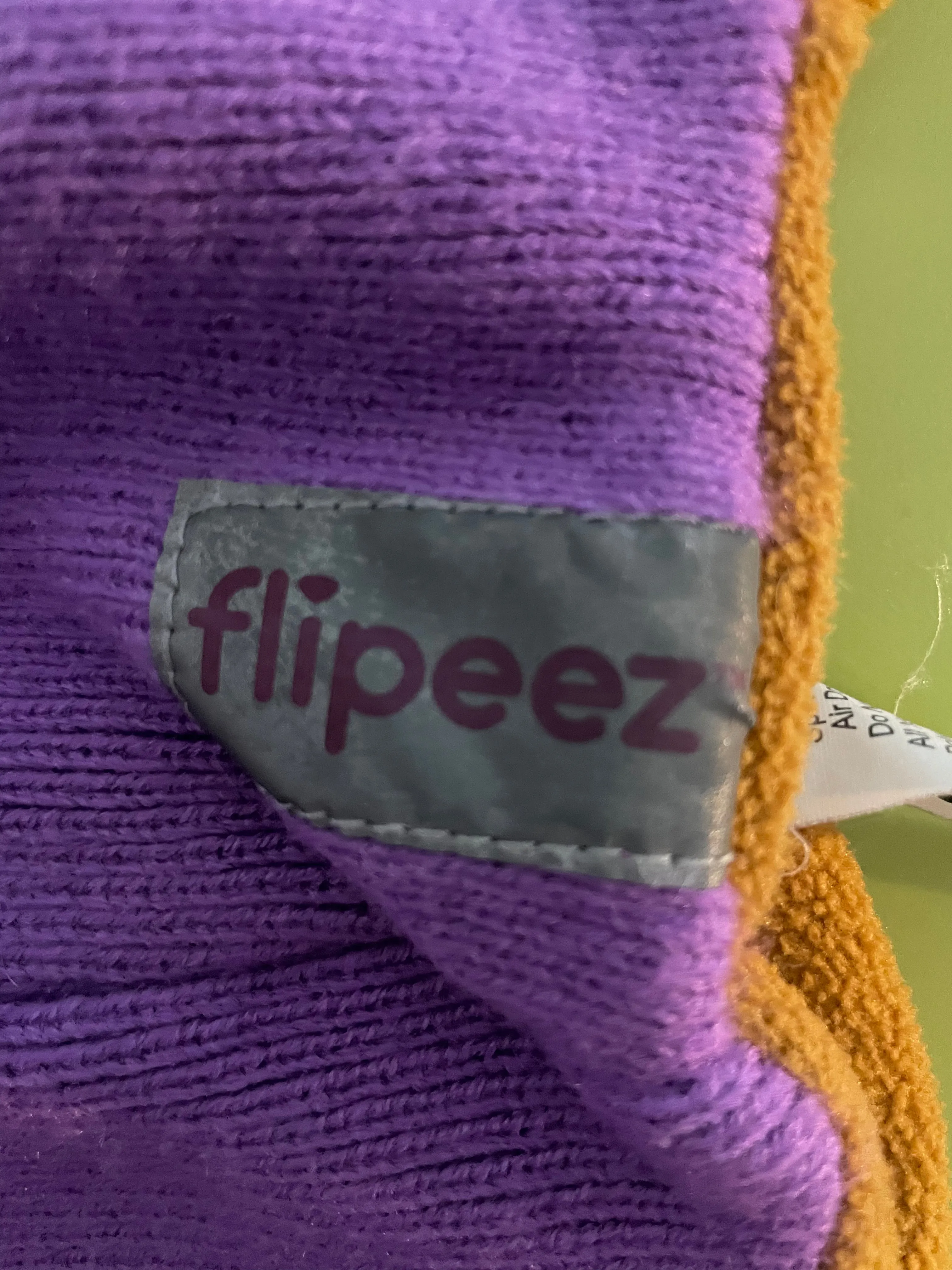 Flipeez Purple/Pink Winking Cat Warm Girls Knit Hat Cap Tail Moves Lined