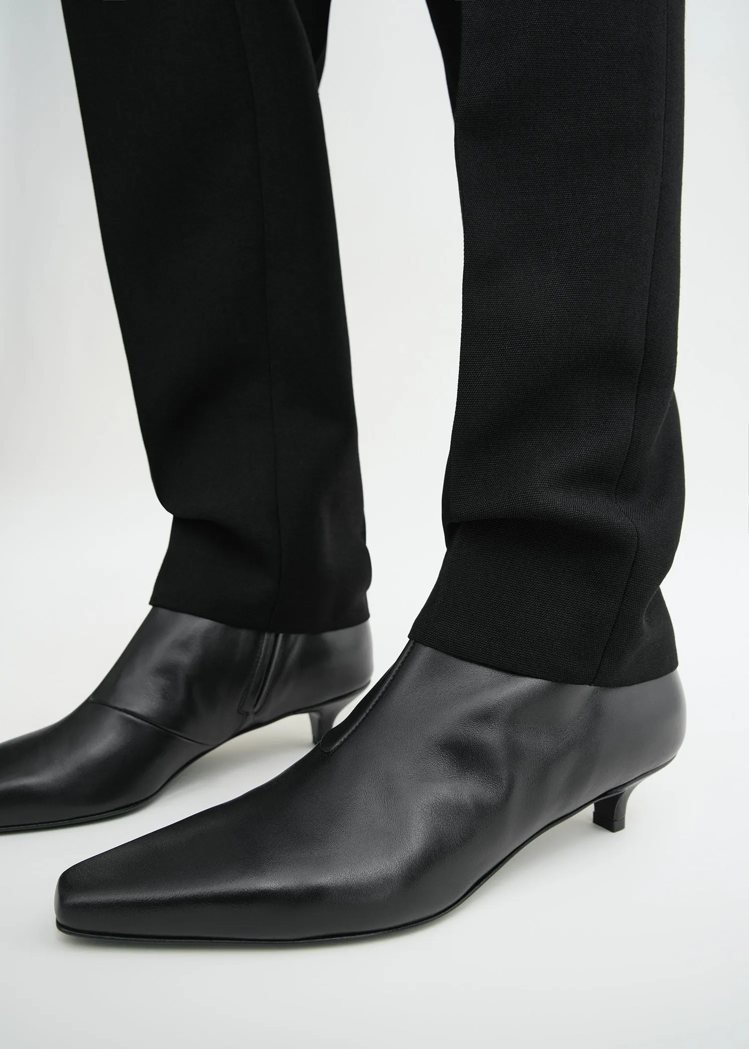 Slim leather ankle boots black