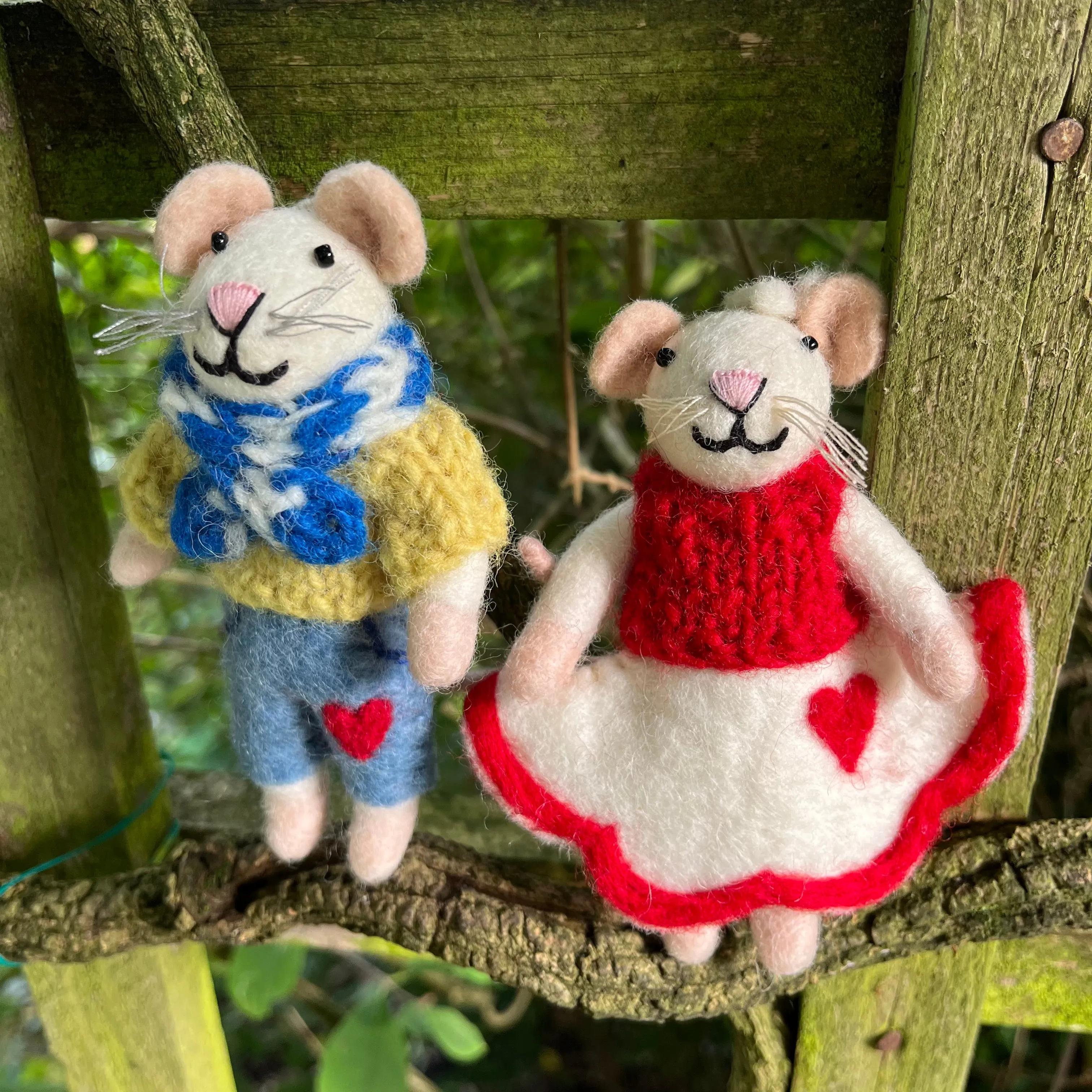 Sweetheart Couple Wool Felt Boy and Girl Valentine Mice, Wedding Gift for Bride and Groom, Valentine Gift, Anniversary, Engagement Gift, Bride Shower Gift