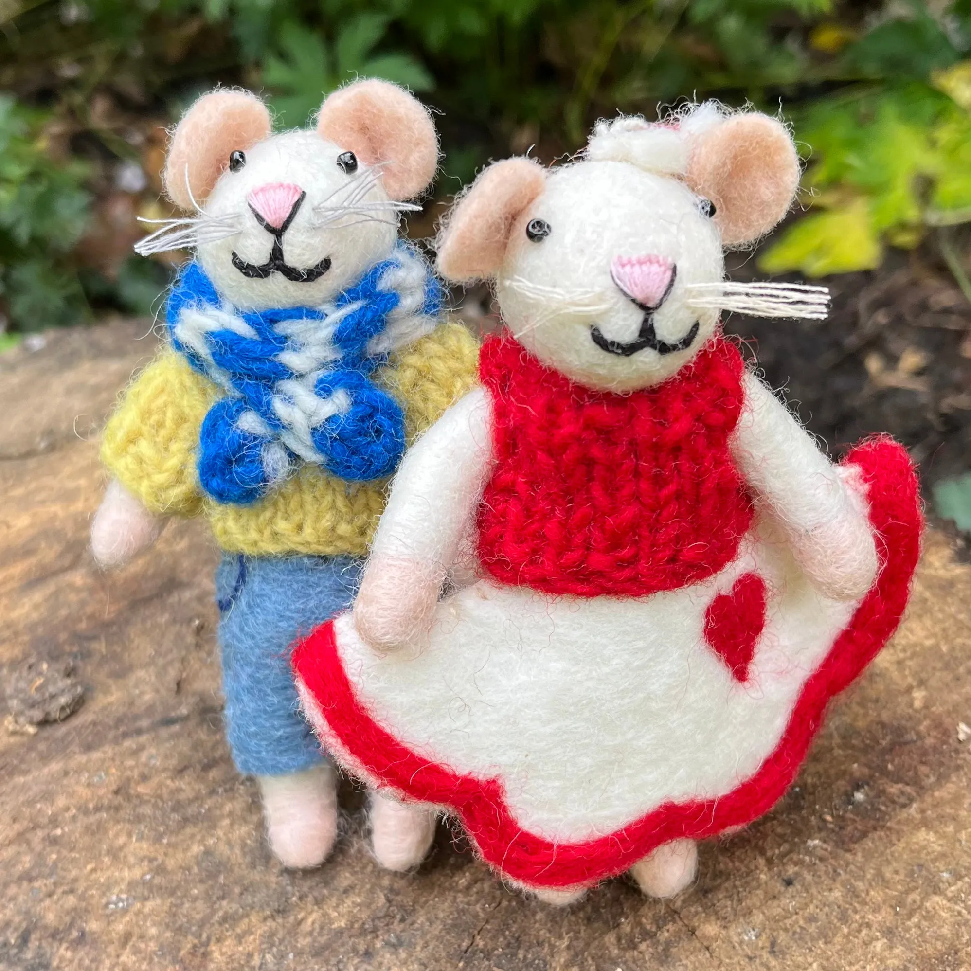 Sweetheart Couple Wool Felt Boy and Girl Valentine Mice, Wedding Gift for Bride and Groom, Valentine Gift, Anniversary, Engagement Gift, Bride Shower Gift