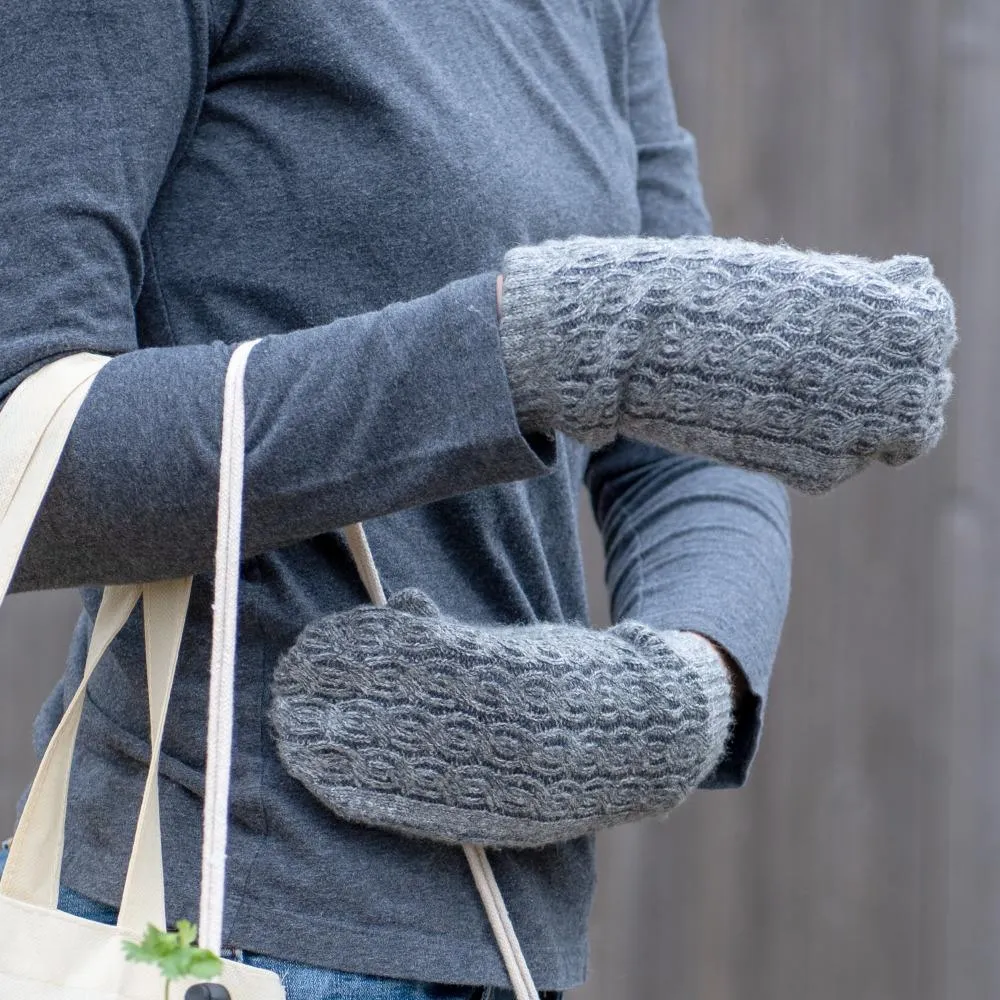 Women’s Recycled Fine Gauge Cable Knit Mittens